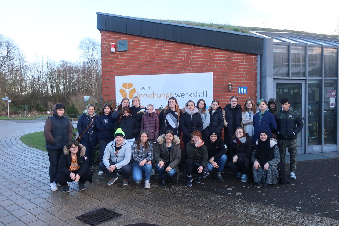 Foto Schüler*innen bei der Kieler Forschungswerkstatt