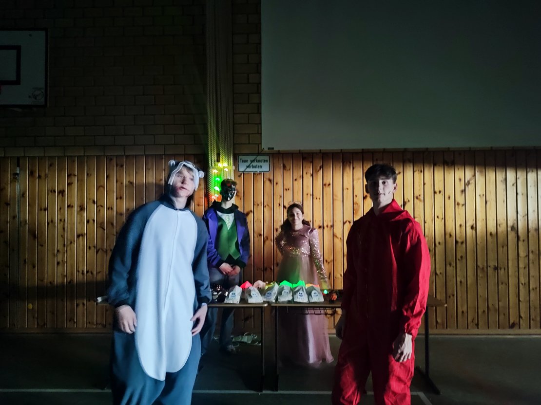 Schüler*innen der SV an Halloween.