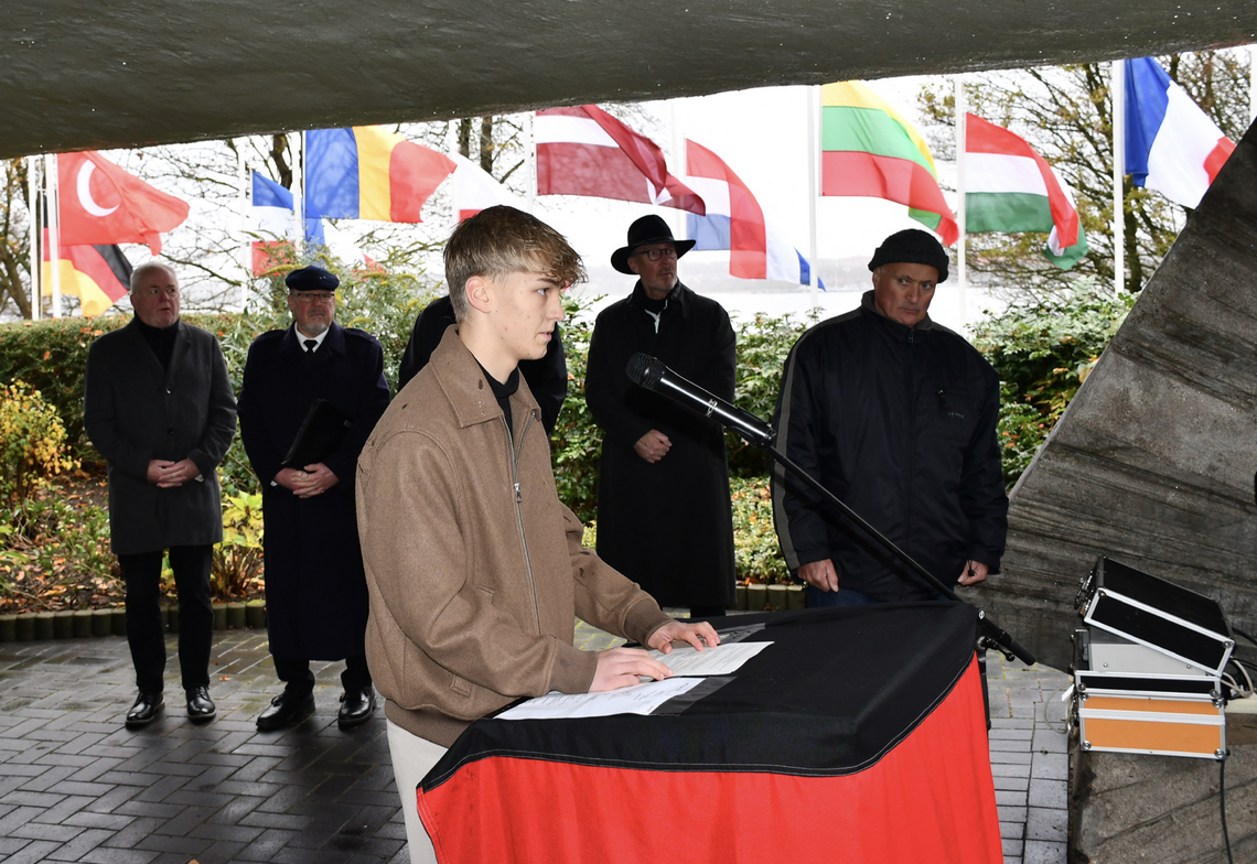 Schüler bei seinem Vortrag am Volkstrauertag 2023