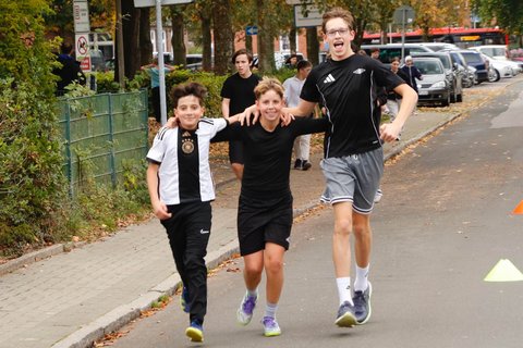 Abbildung von Läuferinnen und Läufer beim Lauftag