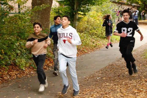 Abbildung von Läuferinnen und Läufer beim Lauftag