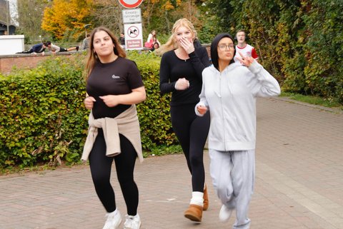 Abbildung von Läuferinnen und Läufer beim Lauftag