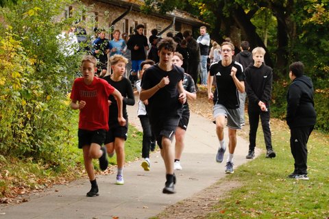 Abbildung von Läuferinnen und Läufern beim Lauftag